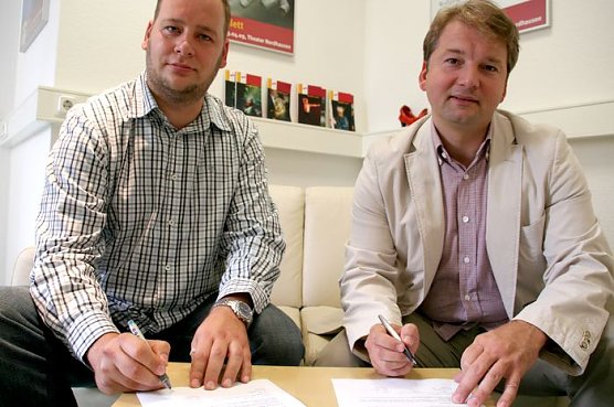 Unterschrieben (Foto: S. Spehr) Unterschrieben (Foto: S. Spehr)