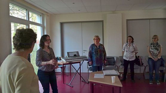 An diesem Wochenende fand unter ihrer Leitung der halbj&auml;hrige Probensamstag statt. Vorbereitet wurden dabei die Anfang Mai stattfindenden Fr&uuml;hlingskonzerte in G&ouml;rsbach und Ellrich (Foto: Gerald Sch&uuml;tze)