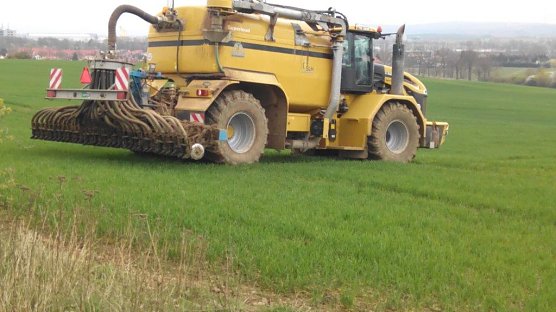 Das technische Unget&uuml;m, Terragator genannt, im Einsatz. (Foto: Kurt Frank)