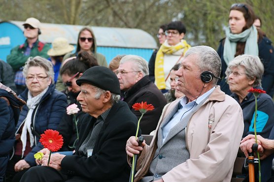&Uuml;berlebende des KZ Mittelbau-Dora geh&ouml;rten in Ellrich mit zu den G&auml;sten. (Foto: Susanne Schedwill)