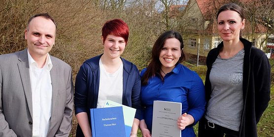 Die ersten Absolventinnen (Foto: Tina Bergknapp/HSN)