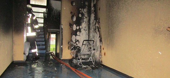 Kinderwagen angez&uuml;ndet (Foto: Berufsfeuerwehr)