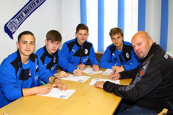 Vorvertr&auml;ge unterschrieben (Foto: Wacker Nordhausen)