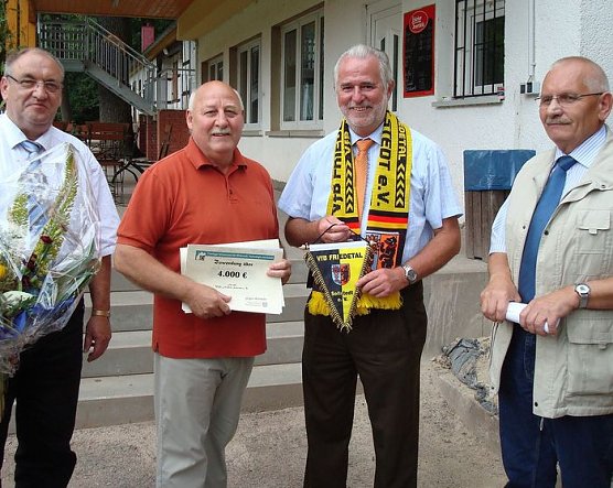 Besuch bei Fußballern (Foto: privat) Besuch bei Fußballern (Foto: privat)