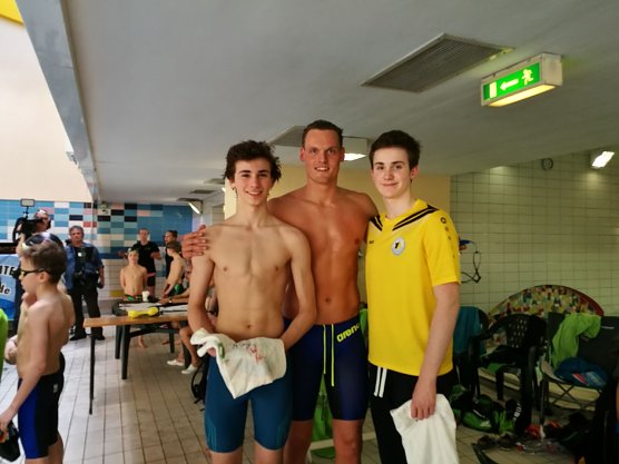 Bei den ganz gro&szlig;en mit dabei - Franz Stritzel und Benedict V&ouml;lker bei der Qualifizierung zu den deutschen Jahrgangsmeisterschaften in Halle (Foto: Schwimmverein SVN 90 Nordhausen)
