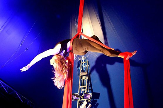 Trash Kabarett No. 3 im Zappelini Zelt (Foto: Studio 44 e.V.) Trash Kabarett No. 3 im Zappelini Zelt (Foto: Studio 44 e.V.)