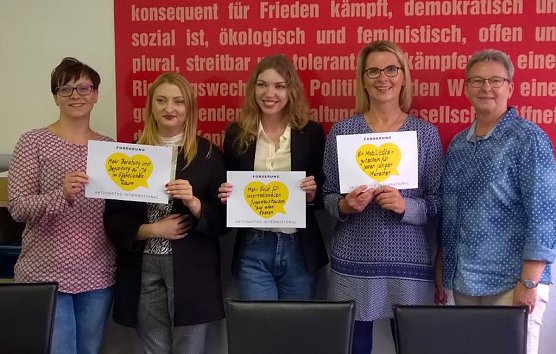 Forderungen &uuml;bergeben (Foto: Jugendsozialwerk Nordhausen)