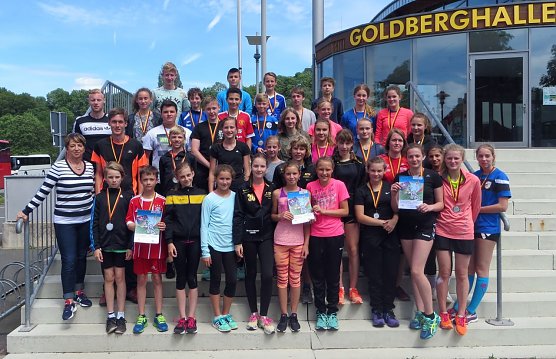 In Ohrdruf fand heute das Landesfinale in der Leichtathletik f&uuml;r die Sieger des Th&uuml;ringer Schulamtsfinales der  Wettkampfklassen 2 � 4 der M&auml;dchen und Jungen statt. Das Nordh&auml;user Humboldt Gymnasium hatte sich  mit 3 Mannschaften qualifiziert (Foto: Werner H&uuml;tcher)