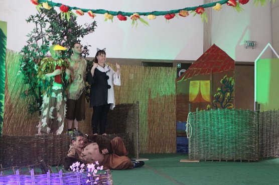 Peter und der Wolf in der Inszenierung der Nordth&uuml;ringer Lebenshilfe (Foto: Angelo Glashagel)