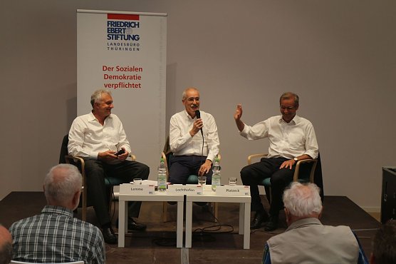 Russland verstehen - im Nordh&auml;user B&uuml;rgersaal veruschten das am Montagabend Steffen-Claudio Lemme, Sergej Lochthofen und Matthias Platzeck (Foto: Angelo Glashagel)