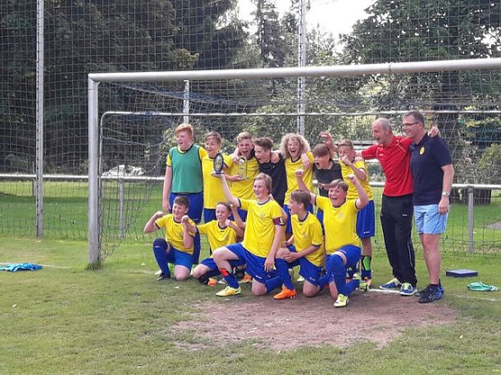 D-Jugend Fussballer des VFL 28 sind Nordth&uuml;ringer  Meister 2016/17 (Foto: Vfl 28 Ellrich)