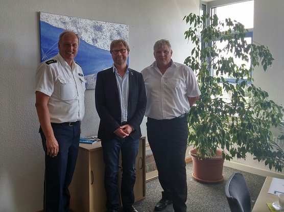 v.l.n.r. Leiter der LPI, PD Detlev Schum; Dirk Adams MdL, Fraktionsvorsitzender von B&Uuml;NDNIS 90/DIE GR&Uuml;NEN im Th&uuml;ringer Landtag; Leiter der KPI, KOR Detlef Grabs (Foto: Bettina Ehrhardt)