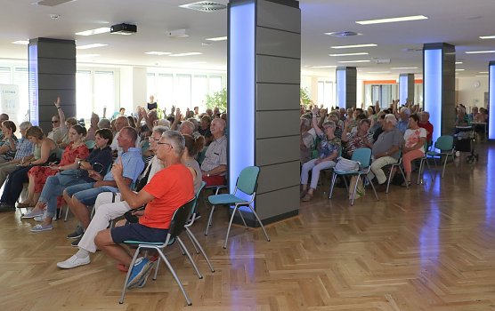 Gro&szlig;es Interesse an Vortrag (Foto: SHK)