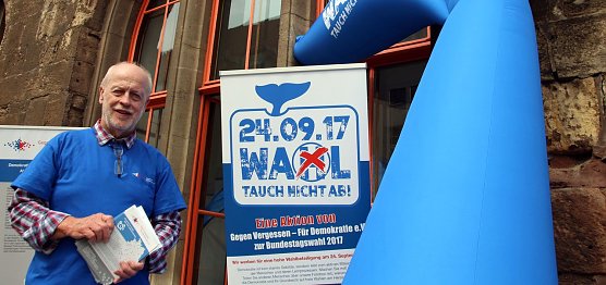 Info-Stand am Rathaus (Foto: P. Grabe, Pressestelle)