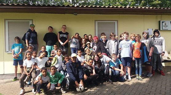 Die Saharawis, wie diese Menschen noch genannt werden, verlebten in diesem Sommer auf Einladung des Vereins  Salma bereits zum 14. Mal acht unbeschwerte Wochen in Deutschlan (Foto: Albert-Schweitzer-Schule Bleicherode)
