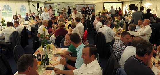 Blick ins VIP-Zelt von Wacker (Foto: nnz)