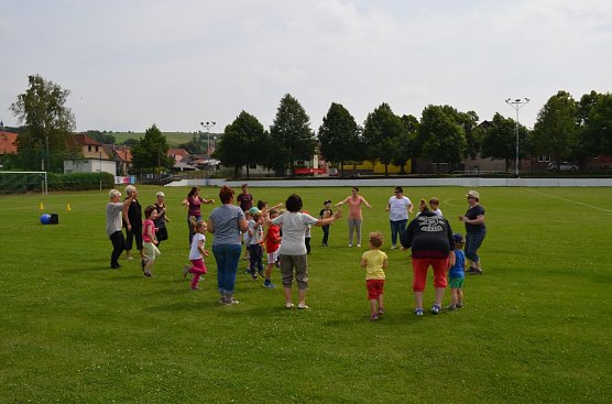 Im "Kinderhaus von Wintzingerode" in Auleben spielen Sport, Bewegung und Gesundheit eine bedeutende Rolle. Dazu wird auch gerne mal der Sportplatz in Auleben genutzt (Foto: Kita Auleben)