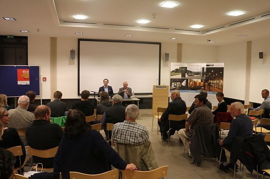 Autor und Historiker G&ouml;tz Aly zu Besuch in der Gedenkst&auml;tte Mittelbau-Dora (Foto: Angelo Glashagel)