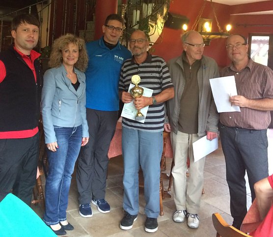 Pokal der Ministerin in Neustadt (Foto: Hans Leopold Holzapfel)