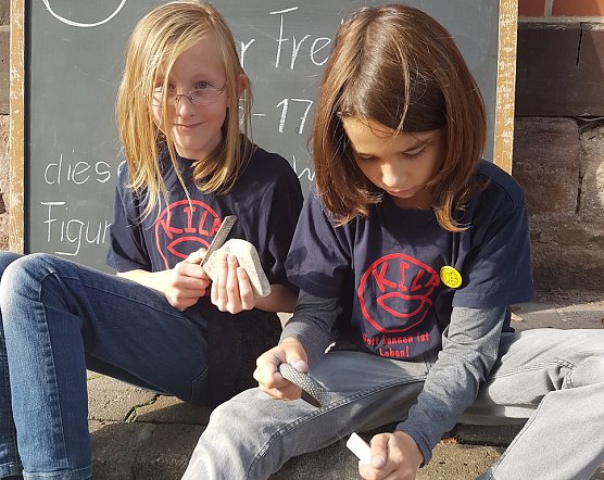 Speckstein schnitzen zum KILA-Aktionstag (Foto: Frank Tuschy)