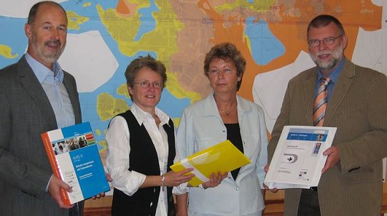 Unterzeichnet (Foto: S. Meyer)