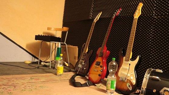 Der Proberaum wird schon rege genutzt (Foto: Angelo Glashagel)