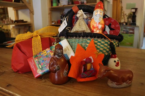 Faires Fest unter dem Weihnachtsbaum (Foto: Angelo Glashagel)