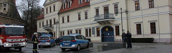 Landratssamt Kyffhäuserkreis wegen verdächtigen Päckchens gesperrt (Foto: Karl-Heinz Herrmann) Landratssamt Kyffhäuserkreis wegen verdächtigen Päckchens gesperrt (Foto: Karl-Heinz Herrmann)