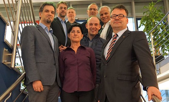 Sieben M&auml;nner und eine Frau (Foto: WVN)