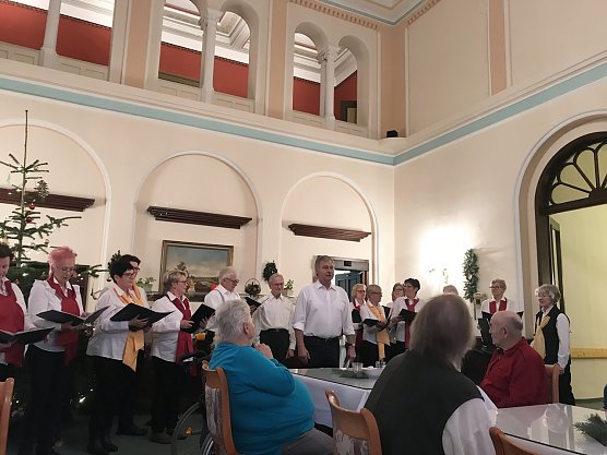 Singen in der Neanderklinik (Foto: Petra Jäger) Singen in der Neanderklinik (Foto: Petra Jäger)