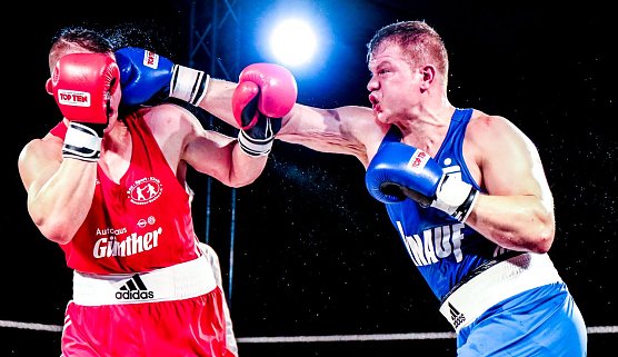 Ein Garant im Ring - Superschwergewichtler Max Keller (rechts - blau) (Foto: Chr. Keil)