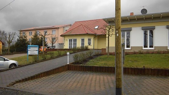 Das Objekt der Diakonie Sozialstation mit ihren drei H&auml;usern macht was her. Gepflegt, tiptop, einladend ist auch das Umfeld. (Foto: Kurt Frank)