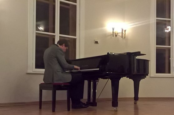 Weltklassik am Klavier mit Pianist Slawomir Saranok (Foto: Bärbel und Karl Ballhause) Weltklassik am Klavier mit Pianist Slawomir Saranok (Foto: Bärbel und Karl Ballhause)