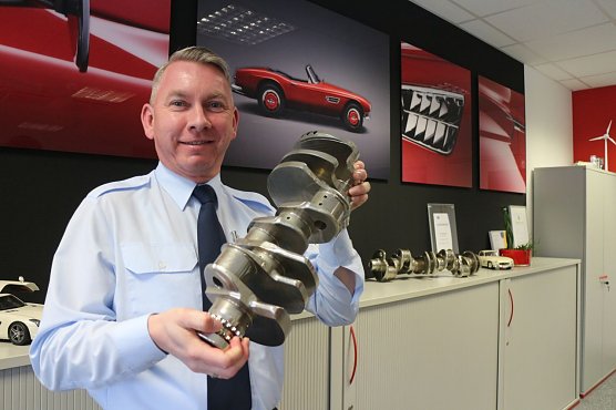 Autonarr und Elektroenthusiast: "Feuer" Gesch&auml;ftsf&uuml;hrer Oliver W&ouml;nnmann (Foto: Angelo Glashagel)