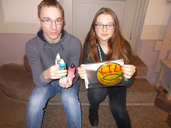 Kreativ mit Fensterfarben beim KILA-Aktionstag (Foto: Evangelischer Kirchenkreis Südharz) Kreativ mit Fensterfarben beim KILA-Aktionstag (Foto: Evangelischer Kirchenkreis Südharz)