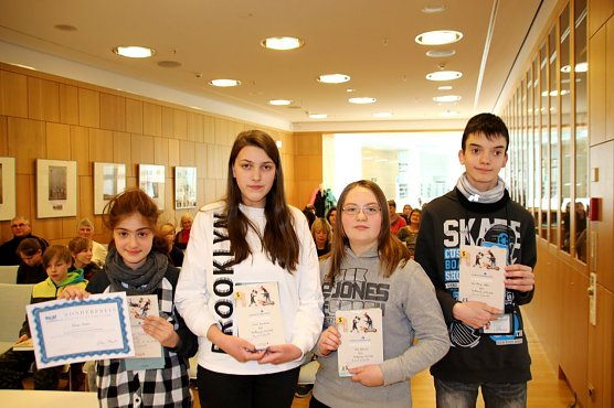 Im Bild von links nach rechts: Fatma G&uuml;nes, Carina Zimmermann, Marie Lehmann und Nico-Oliver M&ouml;ller (Foto: Ilona Bergmann, Pressestelle Stadt Nordhausen)