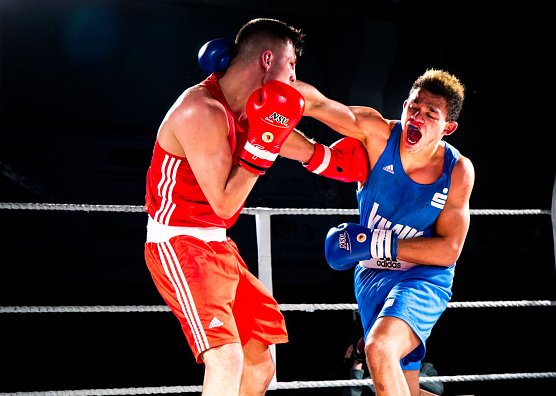 Gesetzt ist Mittelgewichtler Silvio Schierle aus Saalfeld (blaues Dress), der nach zwei knappen Niederlagen den ersten Saisonsieg einfahren m&ouml;chte. (Foto: Christoph Keil)