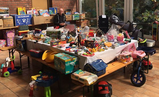 Kindersachenbasar in der Teestube (Foto: privat)