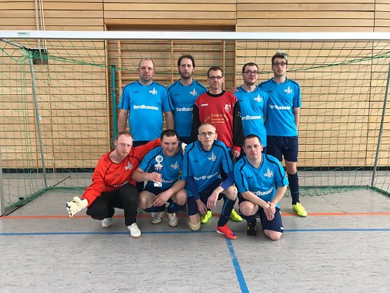 Zum vierten Mal erfolgreich beim Leinecup - die Fu&szlig;baller der Nordth&uuml;ringer Werkst&auml;tten (Foto: Ingrid Krug)