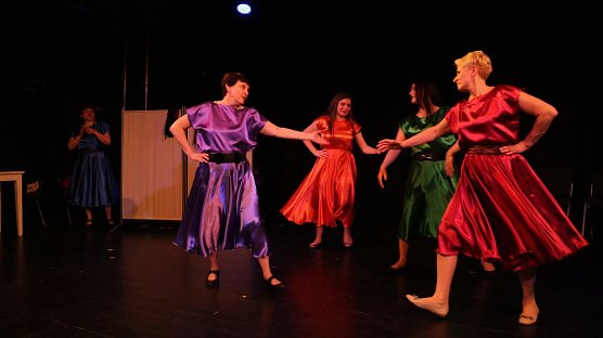 Die Aufgehende Bl&uuml;te - ein Blumentanz aus Tschetschenien (Foto: Angelo Glashagel)