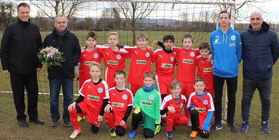 Neue Trikots f&uuml;r die E 3 Junioren (Foto: Wacker 90 Nordhausen)