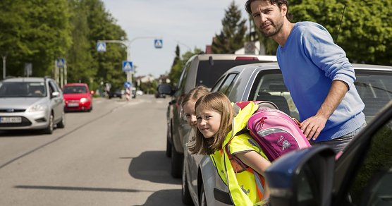 Auf dem Schulweg l&auml;uft die Angst mit (Foto: ADAC /Stefanie Aumiller)