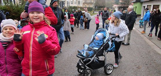 Der Osterhase kommt in Neustadt bei jedem Wetter (Foto: privat)
