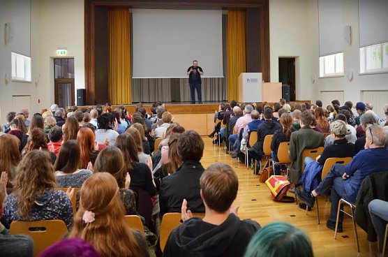Zum diesj&auml;hrigen Hochschulinformationstag an der Hochschule Nordhausen erwartet die G&auml;ste wieder ein gro&szlig;er Science Slam (Foto: Tina Bergknapp)