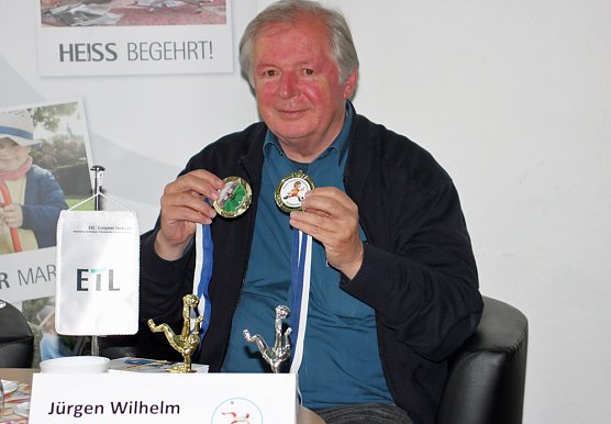 Fu&szlig;ballschule mit Klaus Fischer (Foto: Karl-Heinz Herrmann)
