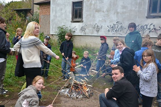 KILA Aktionstag, diesmal: Stockbrot (Foto: Frank Tuschy)