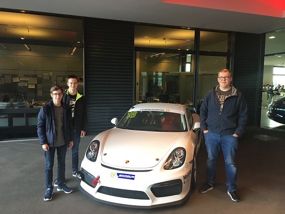 as Team Spekulanten, bestehend aus Jakob Kraft, Sascha Bartosch und Philipp Markus, belegte einen sehr guten f&uuml;nften Platz und freute sich &uuml;ber die Einladung nach Leipzig (Foto: Friedrich Schiller Gymnasium Bleicherode)