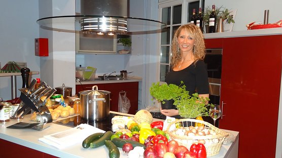 5-Elemente - eine K&uuml;che - Kochen f&uuml;r das Wohlbefinden lehrt Helene Kempe (Foto: Birgit Susemihl)