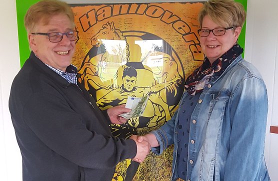 Spende &uuml;bergeben (Foto: privat)