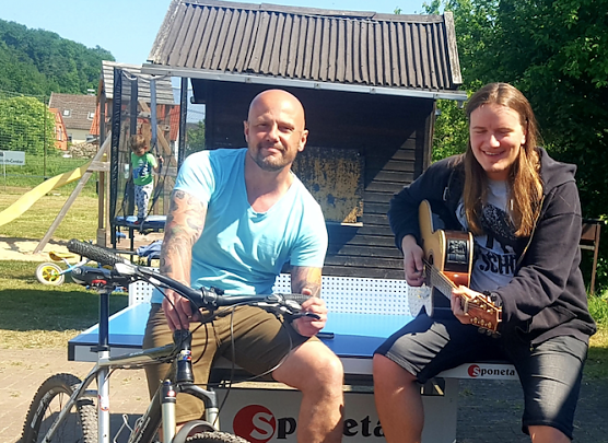 Mit Rico Erben, dem Jugendkoordinator f&uuml;r die Verwaltungsgemeinschaft Hohnstein/ S&uuml;dharz und der Stadt Ellrich, erh&auml;lt das Jugendzentrum des SV Hannovera Niedersachswerfen jetzt fachliche und kreative Unterst&uuml;tzung  (Foto: Heiko HIeronymus)